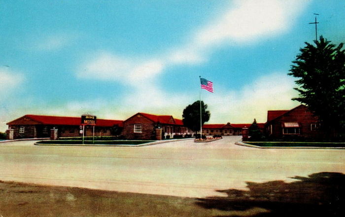 Bushs Motel - Old Postcard